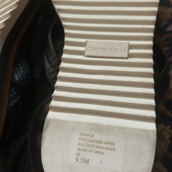 Like new Charles David Women’s Black strap sandal and  cork detail Size 9.5/10 - Picture 9 of 10